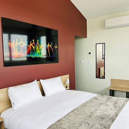 Hotel Wood Inn Bordeaux Aeroport Мериньяк Екстер'єр фото