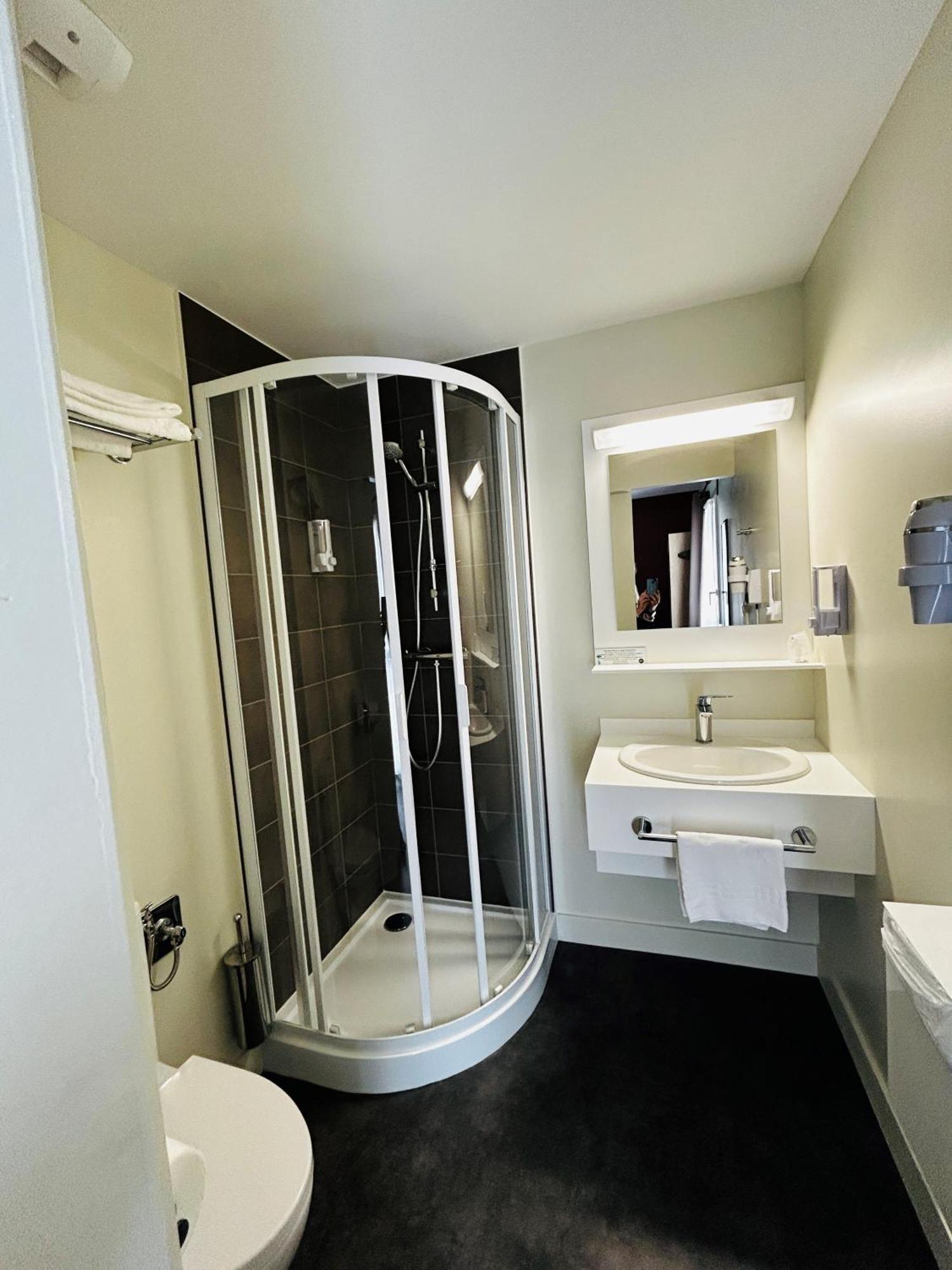Hotel Wood Inn Bordeaux Aeroport Мериньяк Екстер'єр фото